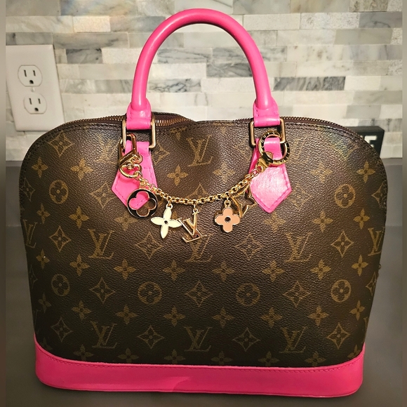 Louis Vuitton Handbags - Louis Vuitton Pink Alma w/ 🔐 & Charm